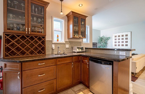 The Beaches House | Stunning 3brm Apartment in the trendy. Beaches Area of Toronto