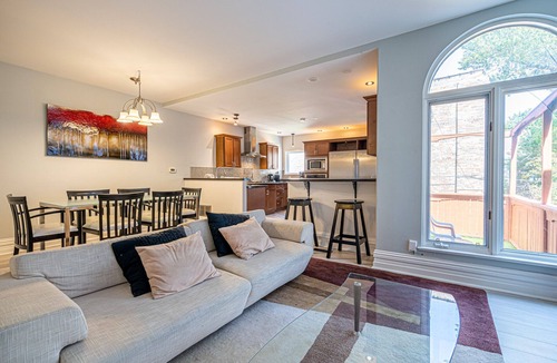 The Beaches House | Stunning 3brm Apartment in the trendy. Beaches Area of Toronto
