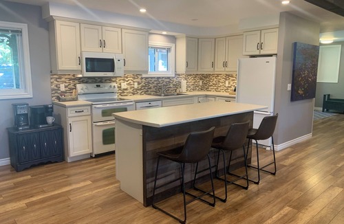 Arden Cottage | Stunning 5 Bedroom Lakehouse