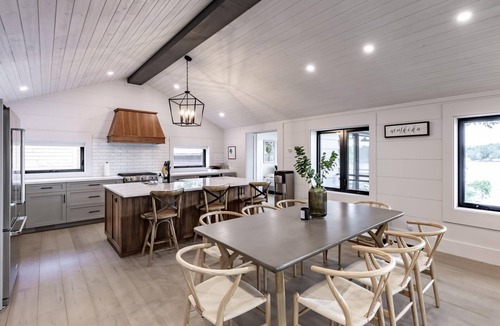 Gravenhurst Cottage | Stunning 5 + Bed, 3 Bath Cottage on the South End of Lake Muskoka! All Day Sun!
