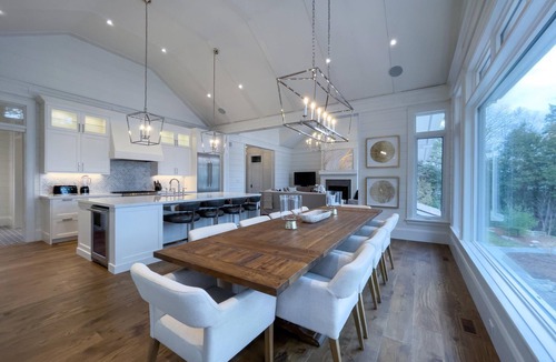 Rosseau Cottage | Stunning 5bed 6bath Family Compound on Lake Rosseau! Sports Court! Sauna! Gym!
