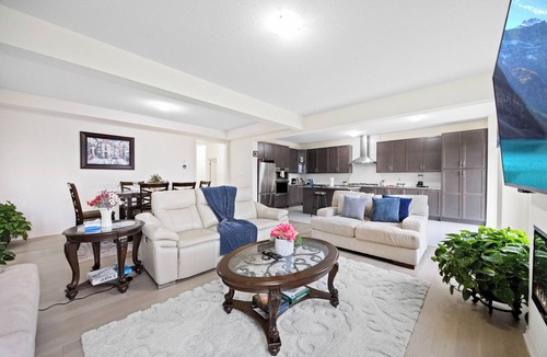 Brampton House | Stunning 5BR Escape | 4 King Beds Spacious & Cozy