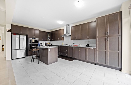 Brampton House | Stunning 5BR Escape | 4 King Beds Spacious & Cozy
