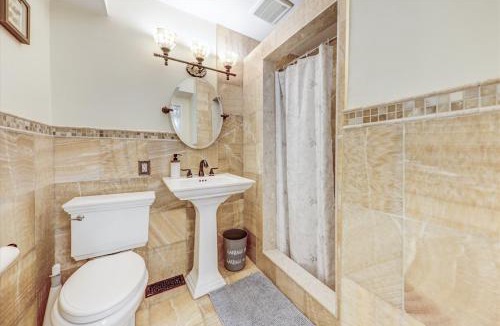 Dean Park House | Stunning 7 Br RougeView Home with 2 Kitchens, 5 Bathrooms, Amazing Backyard & 8-Car Parking