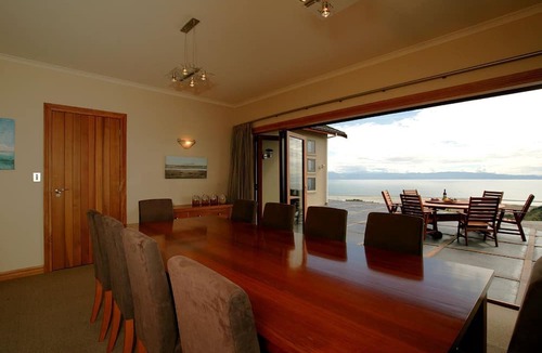 Todds Valley Cabin | Stunning Accommodation Including a Scrumptious Breakfast in Nelson, New Zealand