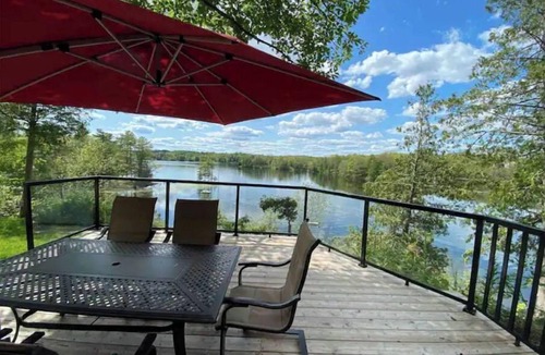 Frontenac Cottage | Stunning cliffside cottage in South Frontenac near Kingston,lakefront.