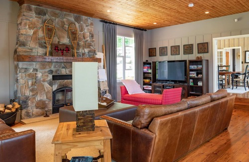 Rosseau Cottage | Stunning Cottage on North Rosseau! Incredible Sunsets! Boathouse! Foosball!