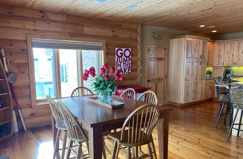 Alexandria House | Stunning Family Friendly Lake Home Retreat on Beautiful Lake Darling
