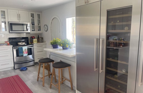 Cobourg Cottage | Stunning Lakefront Retreat 1 Hr from Toronto