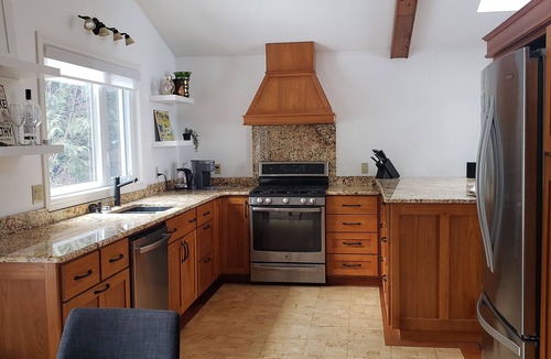 Dunsford Cottage | Stunning Lakehouse with all the luxuries of home