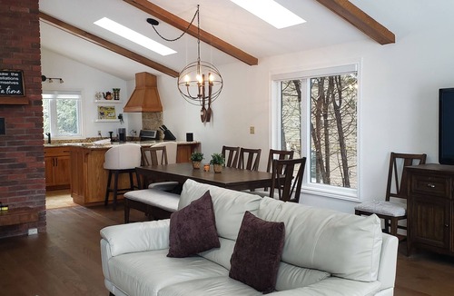 Dunsford Cottage | Stunning Lakehouse with all the luxuries of home