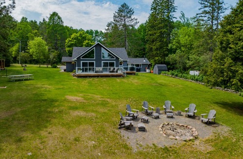 Kearney Cabin | Stunning Lakeview Cottage