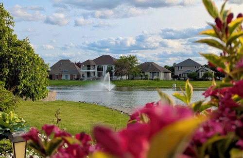 Windsor House | Stunning Lakeview Dreamy Getaway