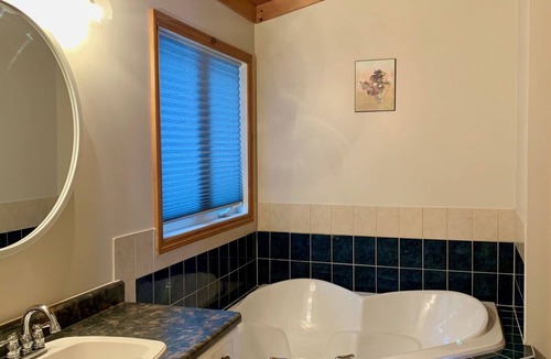 Highland Grove Cottage | Stunning, Modern Waterfront Cottage on Beautiful Baptiste Lake