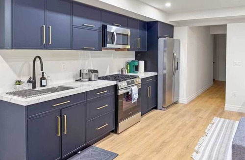 LaSalle Apartment | Stylish 2-BR Basement Suite with Private Entrance
