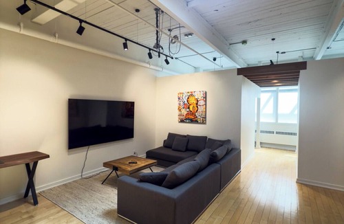 Riverdale Apartment | Stylish 2BR Industrial Loft in Trendy Leslieville – Walk to Shops & Dining