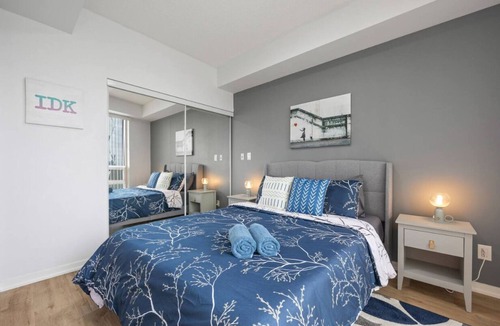 Toronto Entertainment District Condo | Stylish 2BR Suite with Lake View & Parking
