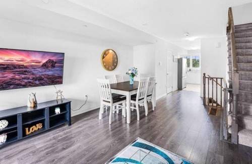 Durham Region House | Stylish 3 BR Townhouse in Oshawa