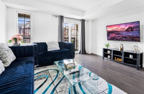Durham Region House | Stylish 3 BR Townhouse in Oshawa