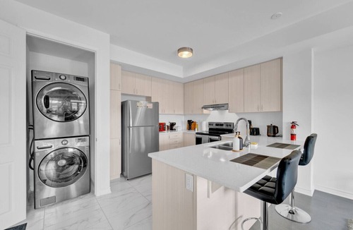 Milton Apartment | Stylish 3BR 2.5 Bath Townhouse w/Patio & parking