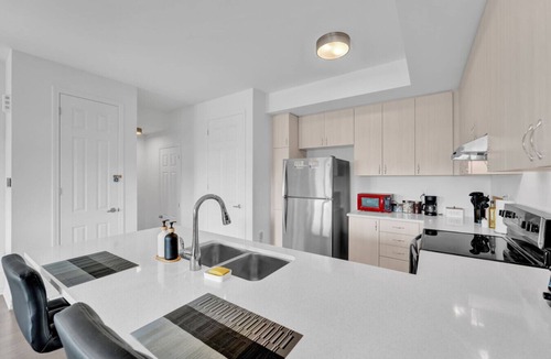 Milton Apartment | Stylish 3BR 2.5 Bath Townhouse w/Patio & parking