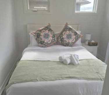 Milton House | Stylish 3BR 2.5 Bath Townhouse with Patio and parking