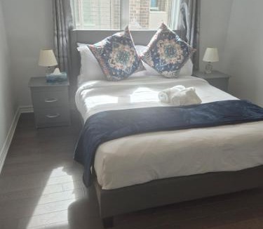 Milton House | Stylish 3BR 2.5 Bath Townhouse with Patio and parking