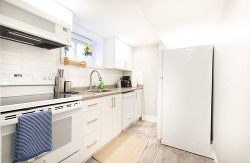 Clanton Park House | Stylish 4 Bedroom/2 Bath by Bathurst & Wilson