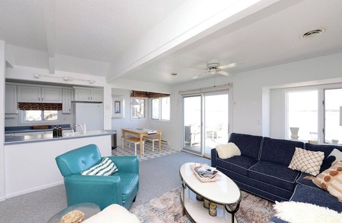 Richwood Cabin | Stylish 4-bedroom cabin with AC, WiFi & boat rental available!