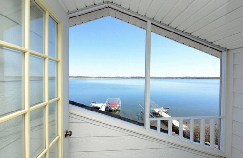 Richwood Cabin | Stylish 4-bedroom cabin with AC, WiFi & boat rental available!