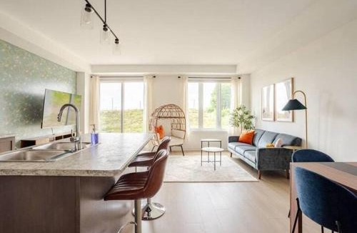 Innisfil House | Stylish 4br Fast Wifi Sleeps 10