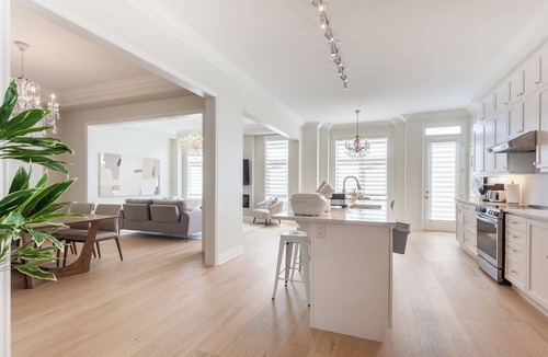 Markham House | Stylish and Brand New: Your Cozy 4-bedroom Getaway