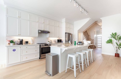Markham House | Stylish and Brand New: Your Cozy 4-bedroom Getaway