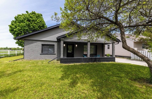 Erin House | Stylish Countryside Stay | Sleeps 6+