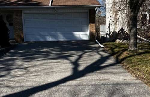 Bayview Woods - Steeles House | Stylish House for Relaxation