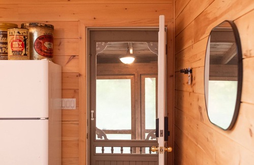 Restoule Cottage | Stylish Lakefront Cottage Retreat in Parry Sound