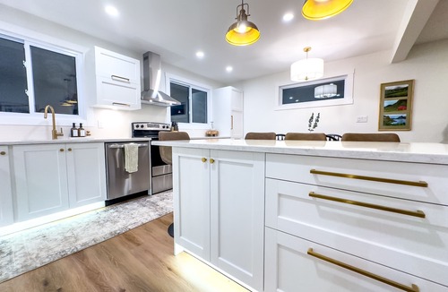 Thunder Bay House | Stylish Luxury in Central Location - Family Friendly!