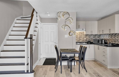 Mineola House | Stylish Mississauga Lower Unit: BBQ Yard Paradise