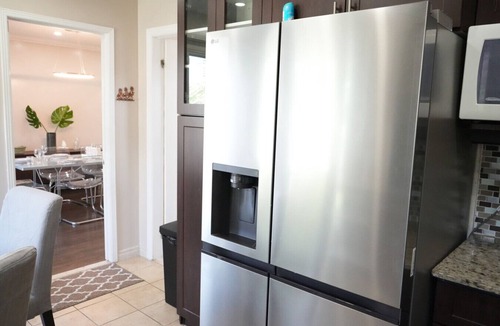 Mississauga House | Stylish Mississauga Escape Near Downtown