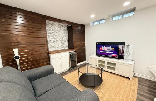 Ajax Apartment | Stylish Private Studio Steps to Lake Ontario