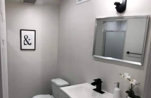 London House | Stylish Renovated 4BR Home W/Large Backyard