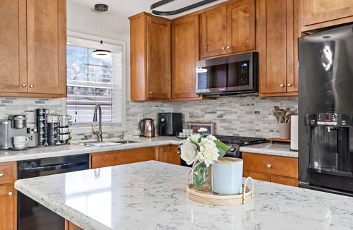 Fridley House | Stylish & Spacious Retreat - with a High tech Movie Theater near DT Minneapolis