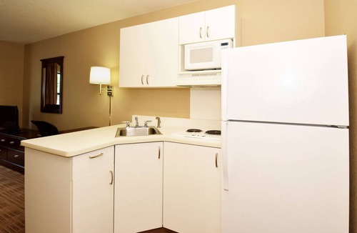 Brooklyn Center Hotel | Suburban Studios Minneapolis Brooklyn Center