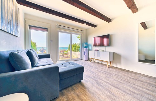 Wainfleet Cottage | Suite 203: Beautiful 3-Bedroom Beachfront Townhouse