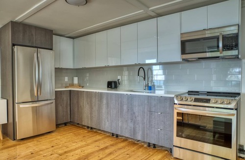 Wainfleet Cottage | Suite 207: Beautiful 2-Bedroom Beachfront Suite