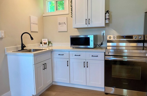 Bluewater Apartment | Suite 4 - Relax in beautiful Bayfield - Only 15min from Grand Bend