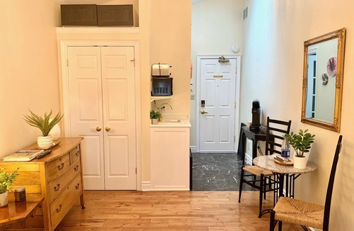 Old Town Historic District Apartment | Suites On King