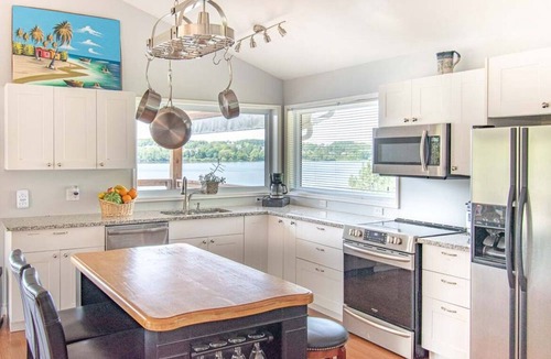 Midland Cottage | Sumac Trail - Modern Waterfront Cottage w/Hot Tub, Pool Table, Watercraft
