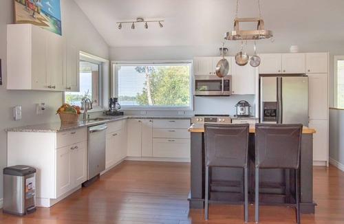 Midland Cottage | Sumac Trail - Modern Waterfront Cottage w/Hot Tub, Pool Table, Watercraft