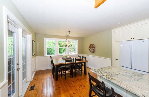 Perry Cottage | Summer '25! Luxe Four-Season Cottage w/WiFi near Huntsville, Arrowhead ☀️❄️🍂🌷